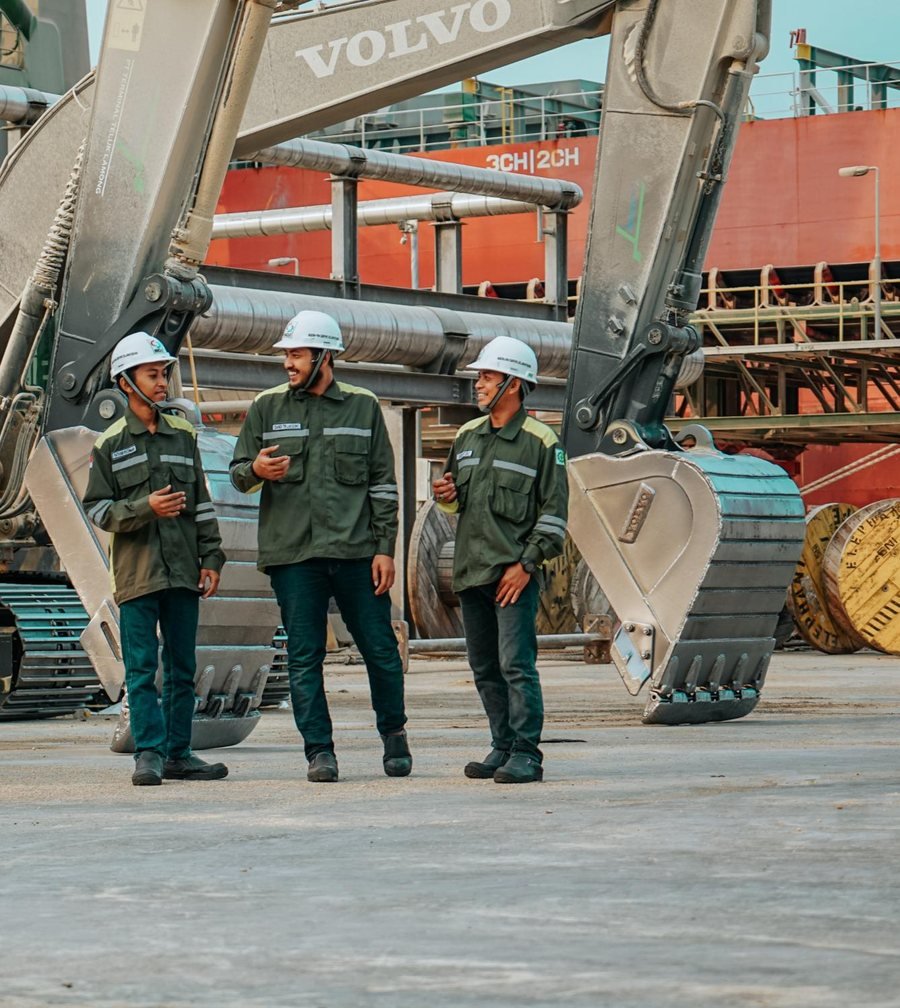 Tim lapangan PT Berkah Daya Sejahtera