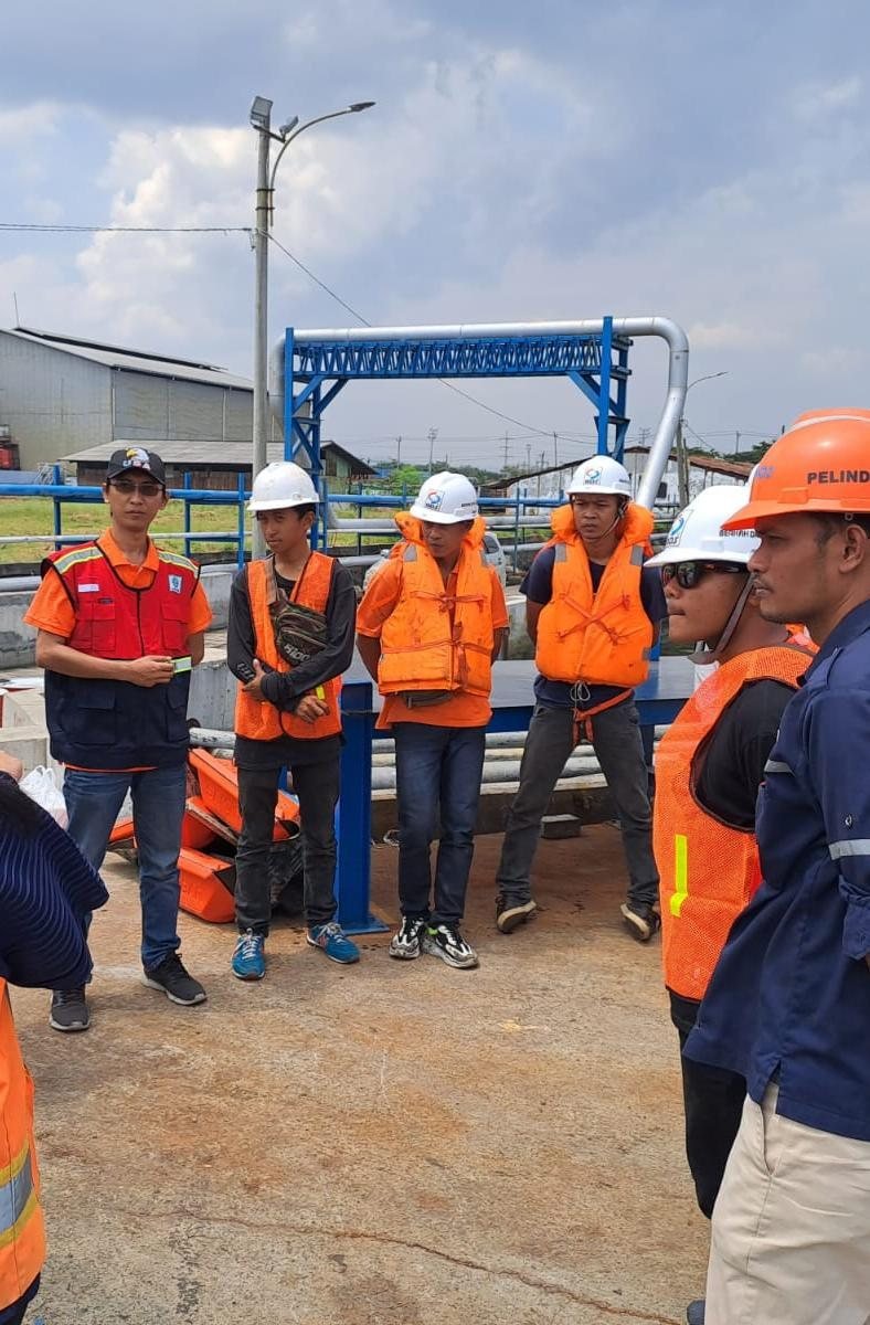 Briefing tim Oil Spill Response PT Berkah Daya Sejahtera